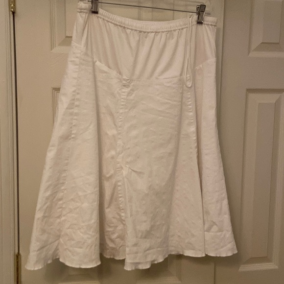 ❤️MUST HAVE❤️ Mimi Maternity White Skirt - Picture 1 of 8